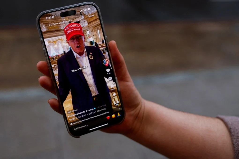 Tổng thống Trump miễn thuế đối ứng với điện thoại, máy tính, chip… - 1 Tổng thống Trump miễn thuế đối ứng với điện thoại, máy tính, chip… - 1