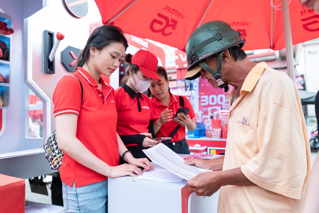 Chuyến xe công nghệ 5G của Viettel: Mở ra cơ hội chuyển đổi số tại miền Tây - 3 Chuyến xe công nghệ 5G của Viettel: Mở ra cơ hội chuyển đổi số tại miền Tây - 3
