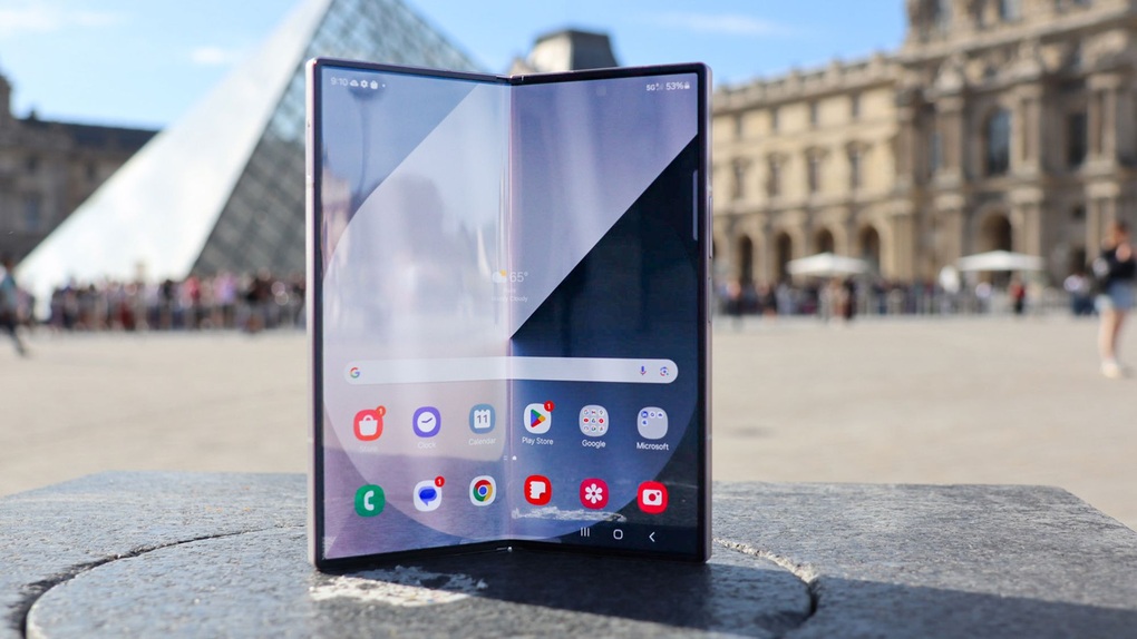 Galaxy Z Fold7 lộ diện với chip Snapdragon 8 Elite, camera 200MP - 1 Galaxy Z Fold7 lộ diện với chip Snapdragon 8 Elite, camera 200MP - 1